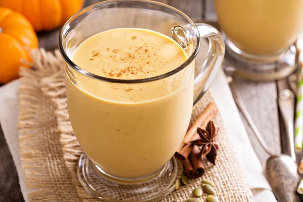 Healthy pumpkin smoothie in big mugs — Stock Photo, Image