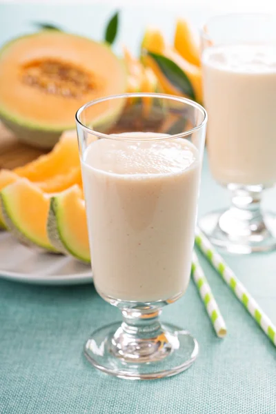 Gesunder Cantaloupe-Smoothie im hohen Glas — Stockfoto