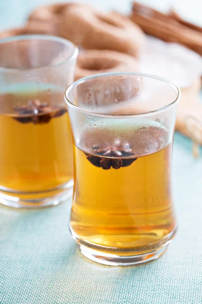 Hot tea with star anise — Stock Photo, Image