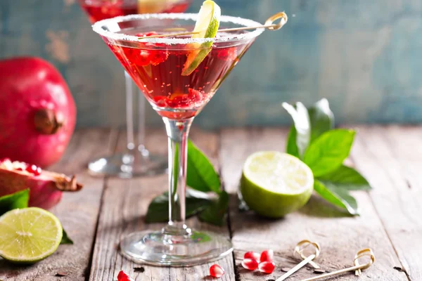 Granaatappel martini met kalk — Stockfoto