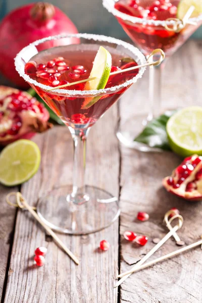 Granatäpple martini med lime — Stockfoto
