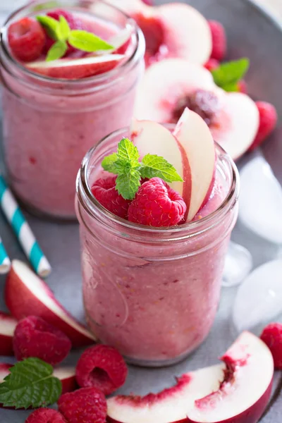 Batido de frambuesa y melocotón — Foto de Stock