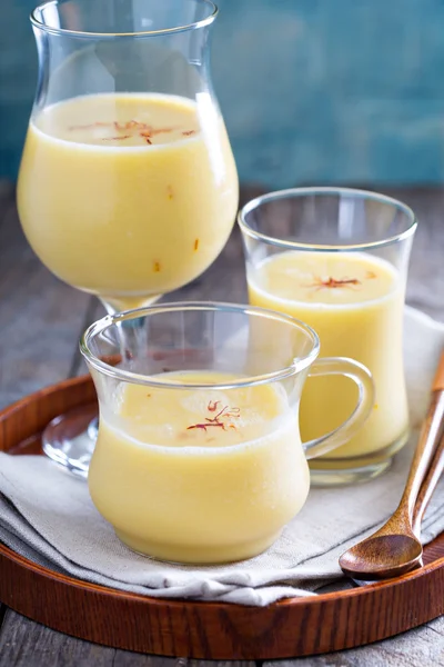 Mango smoothie safran ile