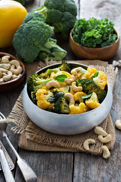 Curry de verduras con anacardos —  Fotos de Stock