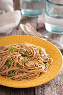 Mantar kepekli spagetti