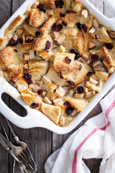 Bread pudding breakfast casserole with pear — Stock Photo, Image