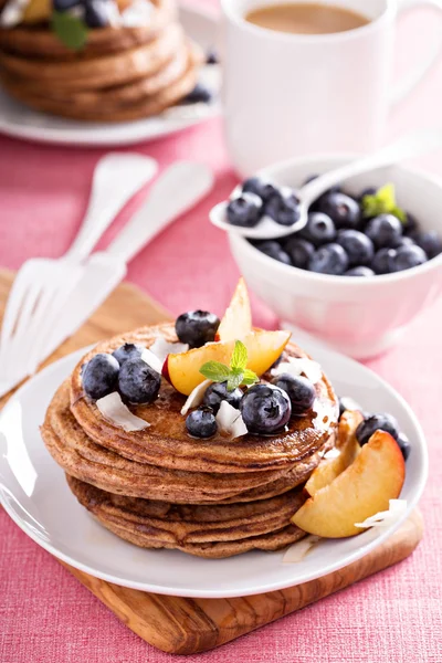 Cinnamon coconut flour pancakes with fresh fruits — Stock Photo, Image