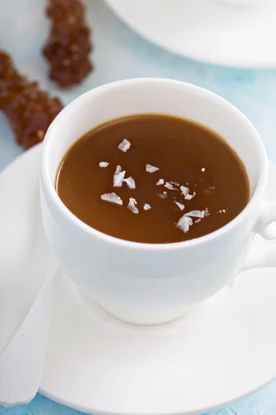 Caramel pudding with flaked salt — Stock Photo, Image