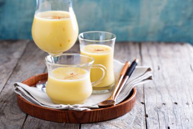 Mango smoothie safran ile