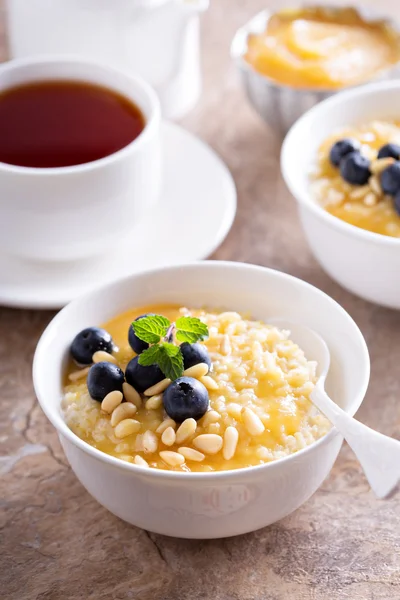 Cooked millet porridge with lemon curd and blueberry — Stock Photo, Image