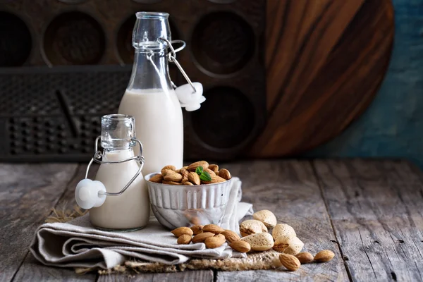 Almond nut vegan milk — Stock Photo, Image