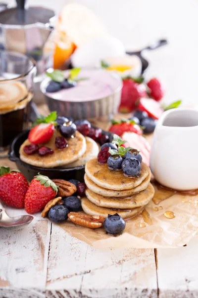 Барвистий і смачний сніданок — стокове фото