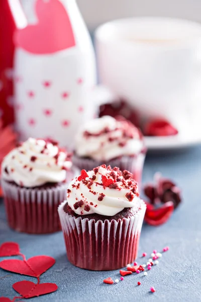 Pastelitos de terciopelo rojo para el día de San Valentín — Foto de Stock