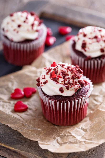 Sevgililer günü için kırmızı kadife kekler — Stok fotoğraf