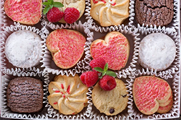 Bolinhos de dia de Valentim em uma caixa — Fotografia de Stock