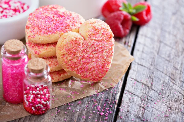 振りかけると砂糖のクッキーをバレンタインの日 — ストック写真