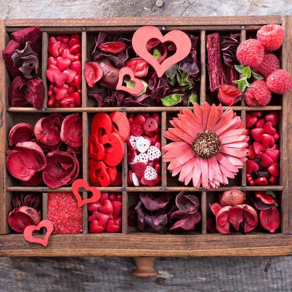 Piccole cose di San Valentino in una scatola — Foto Stock
