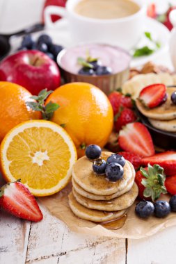 Renkli ve lezzetli bir kahvaltı