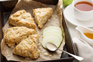 Apple çörekler sır ile