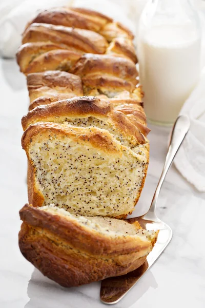 Yeast pull apart sweet bread with cream cheese — Stock Photo, Image