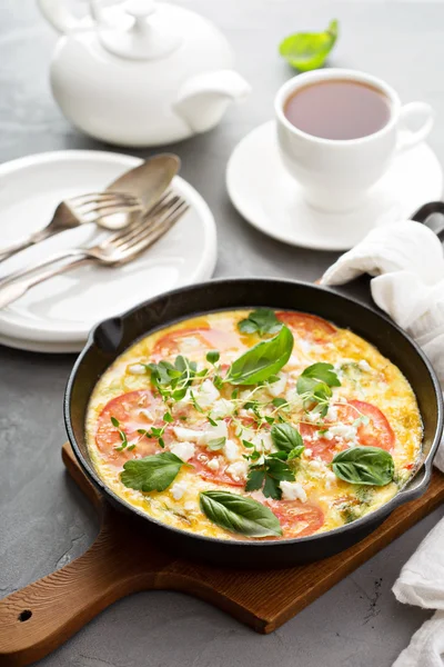 Frittata with tomatoes and feta — Stock Photo, Image