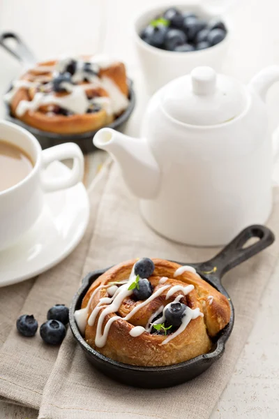 Kanelbulle för en i en liten stekpanna — Stockfoto