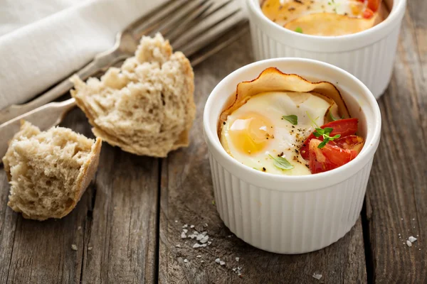 Baked eggs in small ramekin — Stock Photo, Image