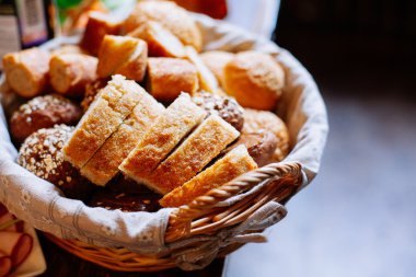 Ekmek sepeti Ziyafet masada