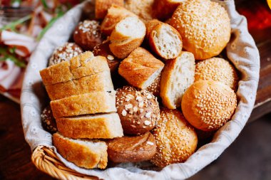 Ekmek sepeti Ziyafet masada