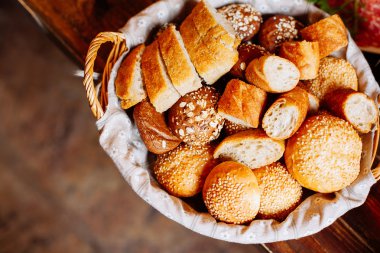 Ekmek sepeti Ziyafet masada
