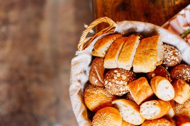 Ekmek sepeti Ziyafet masada