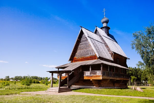 Visa av trä kyrkan av St Nicholas i gamla Suzdal Kreml. — Stockfoto