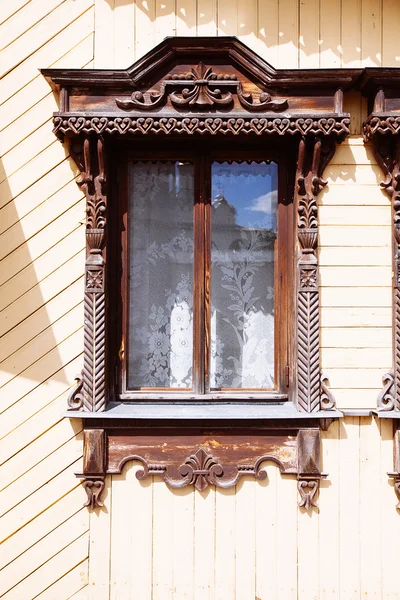 Facade of the old Russian log houses in Suzdal — Stock Photo, Image