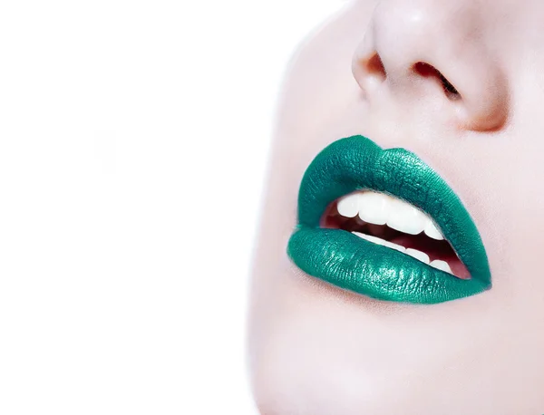 Frauenlippen mit glänzendem grünen Lippenstift — Stockfoto