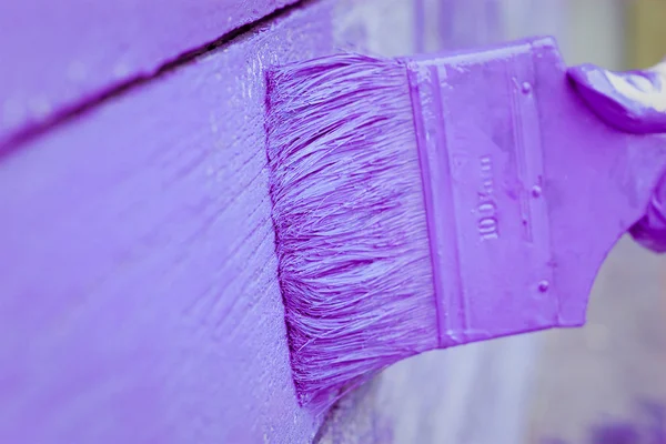 Handbemalung violette Holzwand — Stockfoto