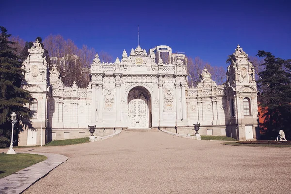 Palacio Dolmabahce Distrito Besiktas Costa Europea Del Bósforo Estambul Turquía — Foto de Stock