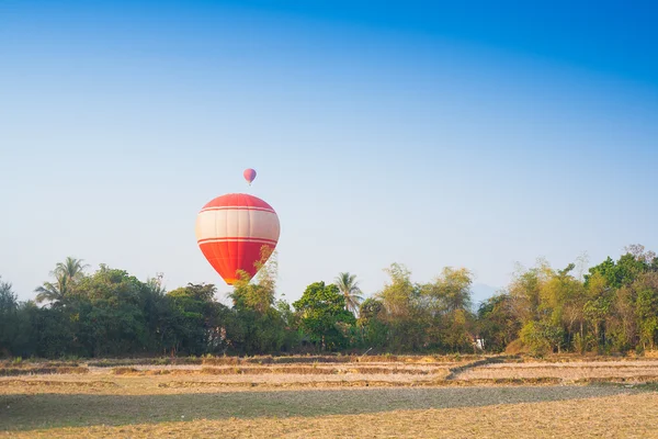 ラオスの空に、熱気球 — ストック写真