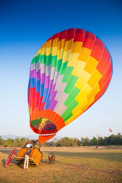 Luftballong på himlen i laos — Stockfoto