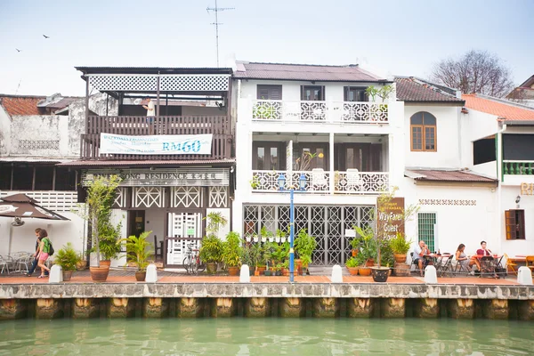 Malacca ville avec maison près de la rivière sous le ciel bleu en Malaisie — Photo