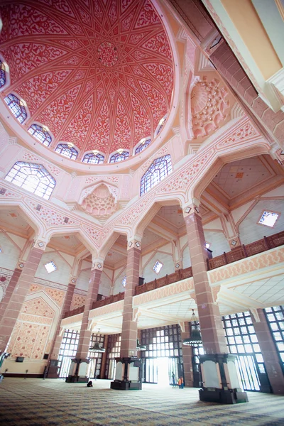 Inside the Putra Mosque, Putrajaya, Malaysia — Stock Photo, Image