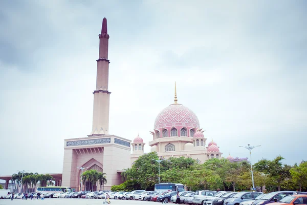 Putra moskén ligger i Putrajaya staden, Malaysia — Stockfoto