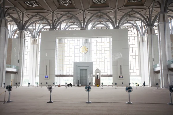 Tuanku Miizan zainal abidin moskee binnen, Putrajaya, Maleisië — Stockfoto