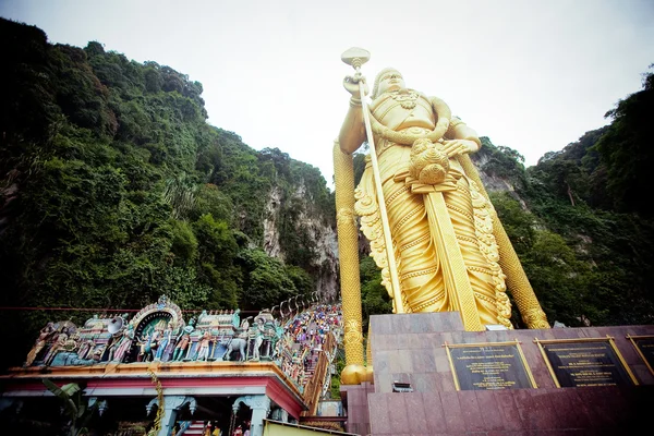 BATU CAVES, MALAYSIA - JAN 18 2014 : Thaipusam at Batu Caves tem — Stock Photo, Image