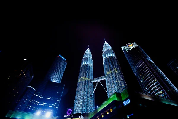 Kuala Lumpur, Malajsie - Jan 16: Petronas Twin Towers v noci — Stock fotografie