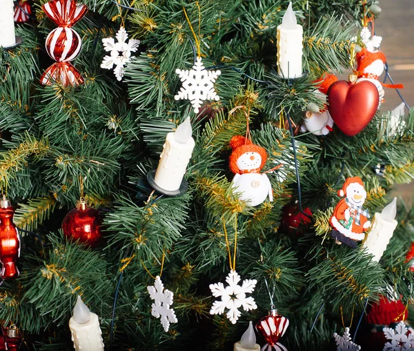 Decorated Christmas tree — Stock Photo, Image