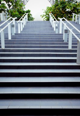 Bir ofis binası için önde gelen Modern merdiven