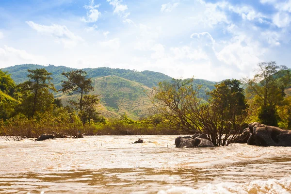 Paisagem fluvial na Tailândia — Fotografia de Stock