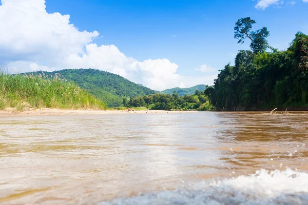 Річковий краєвид в Таїланді — стокове фото