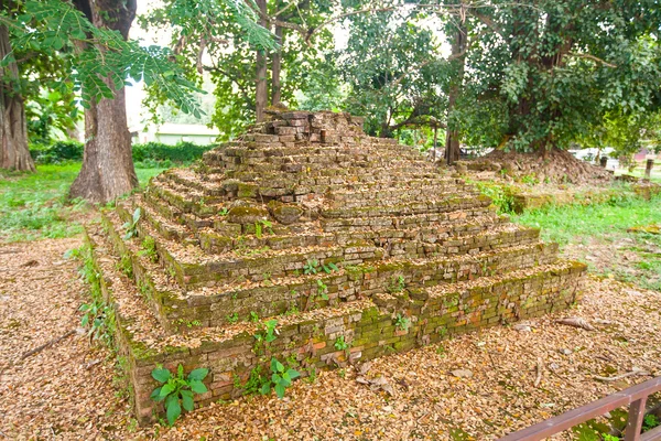 Ruïnes van de tempel in Sop Ruak, Noord-Thailand — Stockfoto