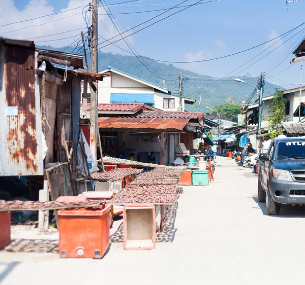 3 JAN 2014 THAILAND, Koh Samui. Pessoas em pescador muçulmano vill — Fotografia de Stock